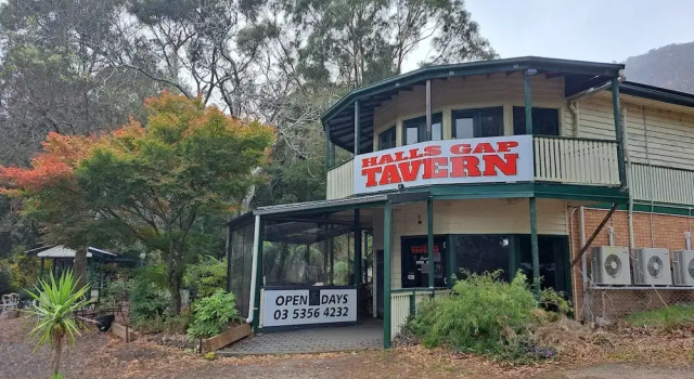 Mountain Grand Guest House, Book Guesthouse Hotels in Grampians with a Pool, Swimming Pool