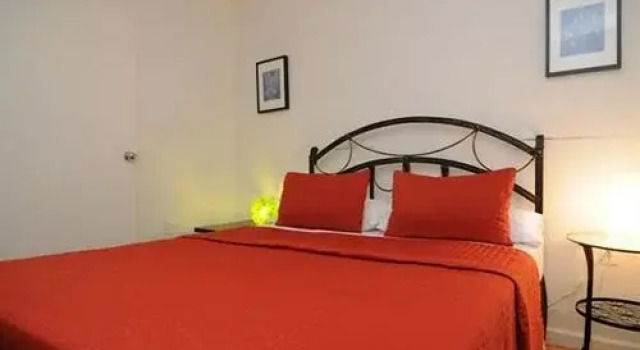 New York East Village Suites E, Забронировать Отель Ист-Виллидж - Нижний Ист-Сайд Нью-Йорк, рядом с Томпкинс-сквер-парк