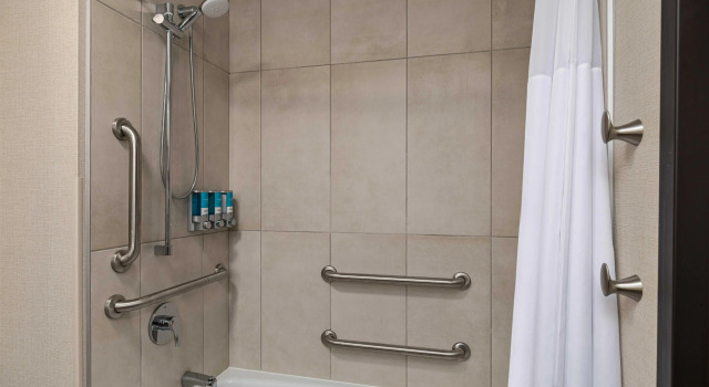 Номер Deluxe Drury Inn & Suites Springfield MO