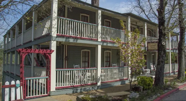 Piedmont House, Забронировать Отель Юрика-Спрингс Northwest Arkansas, рядом с Basin Spring Park