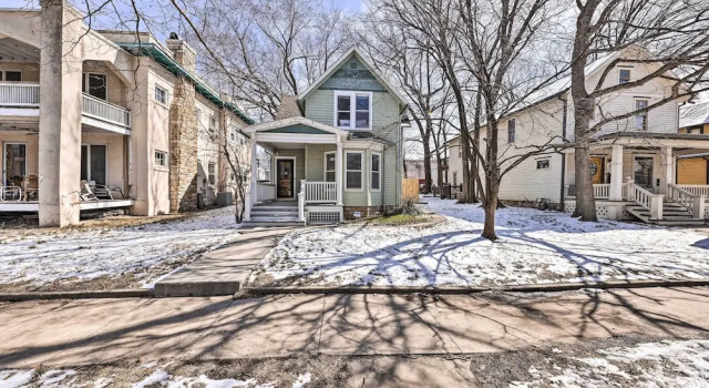 Newly Renovated Home Close to Dtwn Lawrence!