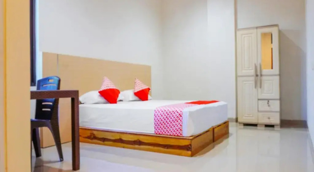 OYO 91648 Losari Homestay, Book Hotel Hotels in Sulawesi with Parking, Parking
