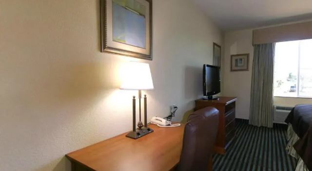 Номер Standard Quality Inn & Suites - Marlin