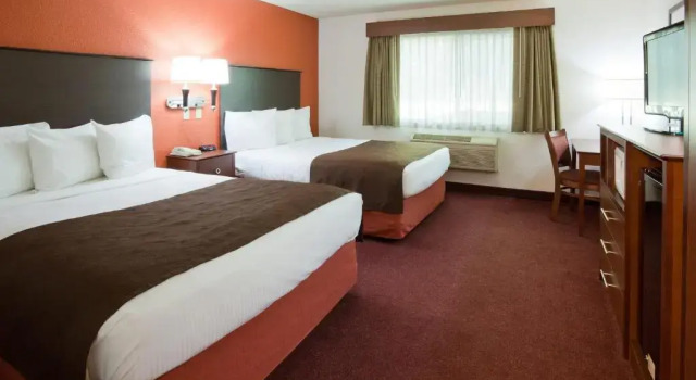 Четырёхместный номер Standard AmericInn by Wyndham White Bear Lake St. Paul