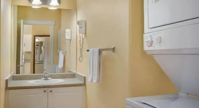 Люкс Stanton Suites Hotel Yellowknife