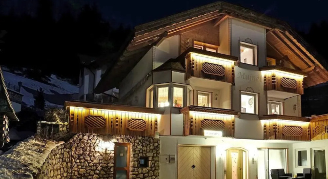 Apartment 4 Holiday - Apartment Mujnei