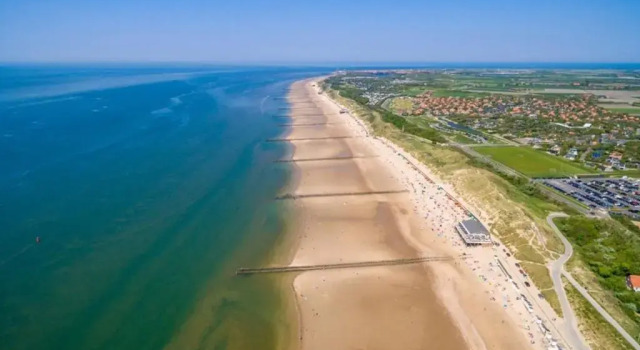 Zandput Nr 30, Book Hotel Zoutelande 