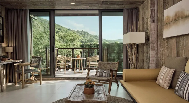 Двухместный люкс Dinso с балконом Курортный отель Dinso Resort & Villas Phuket, Vignette Collection by IHG