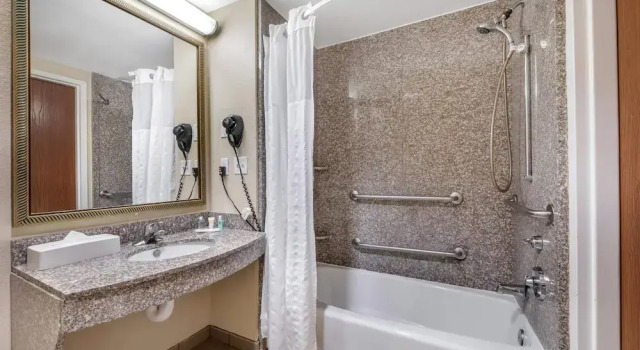 Четырёхместный люкс c 1 комнатой Comfort Suites Ocala North