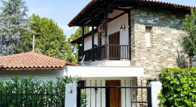 B home in Panorama, Book Hotel  