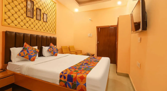 Номер Premium FabHotel Shanti International