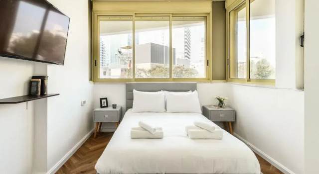 Beachside Charm on Ben Yehuda 2BR Apt