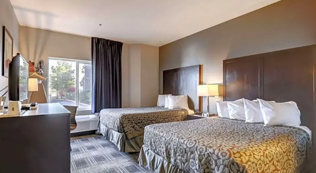 Четырёхместный номер Standard SureStay Plus Hotel by Best Western Portland East