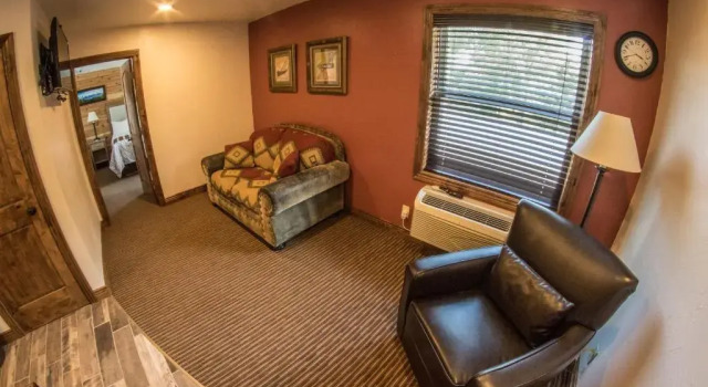 Люкс Deluxe Stagecoach Inn & Suites