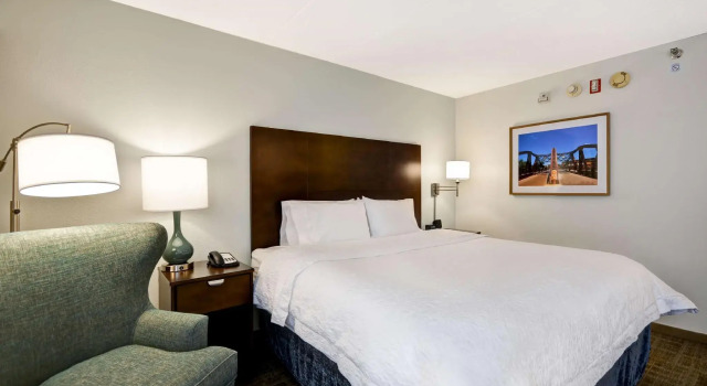 Двухместный номер Standard Hampton Inn Chicago-Naperville