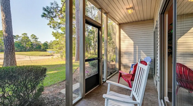 Pawleys Island Condo w/ Screened Porch + Golfing!, Забронировать Отель Полис-Айленд Lowcountry, рядом с True Blue Golf Club