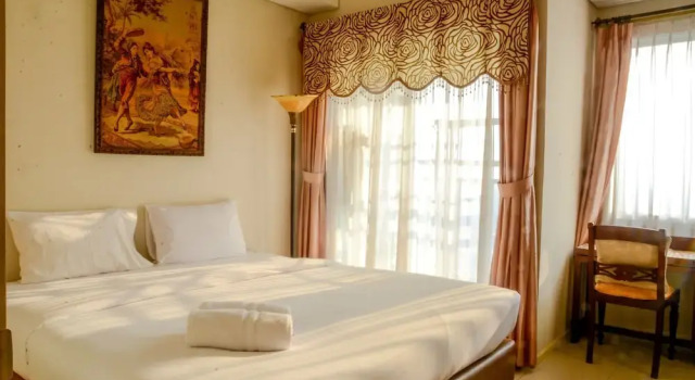 1 Vintage Bedroom at Cosmo Terrace Apartment by Travelio, Book Apartment Kemayoran Jakarta