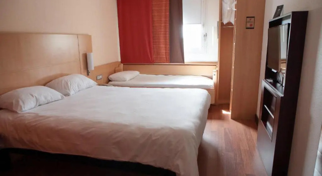 Трёхместный номер Standard ibis Albert Pays de Somme