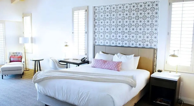 Номер Deluxe La Valencia Hotel