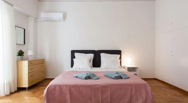 2 Bdrm apt for up to 6 Guests Next to Acropolis Museum, Забронировать Апартаменты/квартира Неос-Космос Афины, рядом с Холм Филопаппос