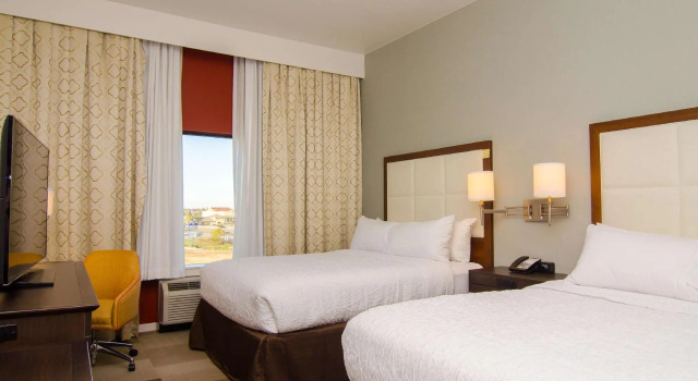 Четырёхместный номер Standard Hampton Inn & Suites Huntsville