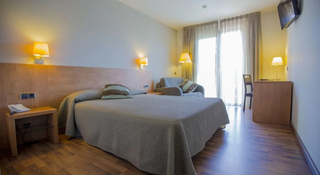 Полулюкс Hotel Medes II