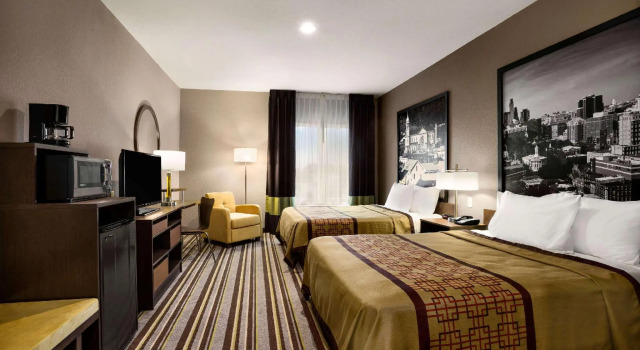 Четырёхместный номер Standard Super 8 by Wyndham Hershey Chocolate Avenue
