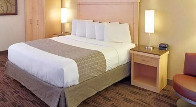 Номер Executive LivINN Hotel Minneapolis South / Burnsville