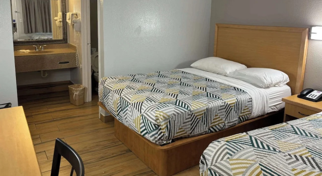 Четырёхместный номер Deluxe Motel 6 Riviera Beach FL