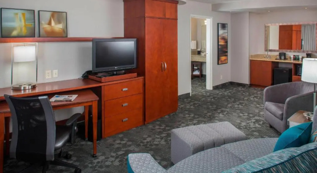 Двухместный люкс c 1 комнатой Courtyard by Marriott Nashville Goodlettsville