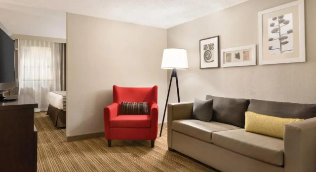 Люкс Country Inn & Suites by Radisson, Fergus Falls, MN