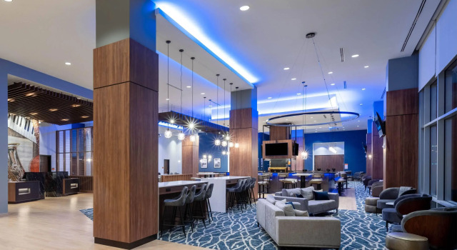La Quinta Inn & Suites by Wyndham Nashville Downtown Stadium, Забронировать Отель Юг Нашвилл Нэшвилл