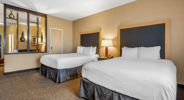 Четырёхместный люкс Cambria Hotel Akron - Canton Airport