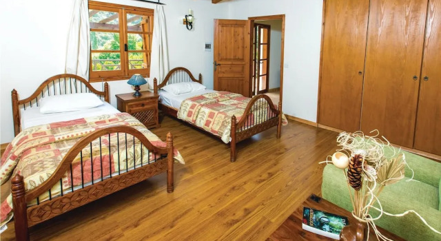 Beautiful Home in Miliou Paphos With 3 Bedrooms, Outdoor Swimming Pool and Swimming Pool