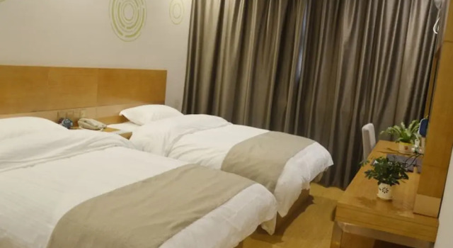 Семейный номер Standard GreenTree Inn Anqing Wangjiang County Lantian Road Yiheyuan Express Hotel