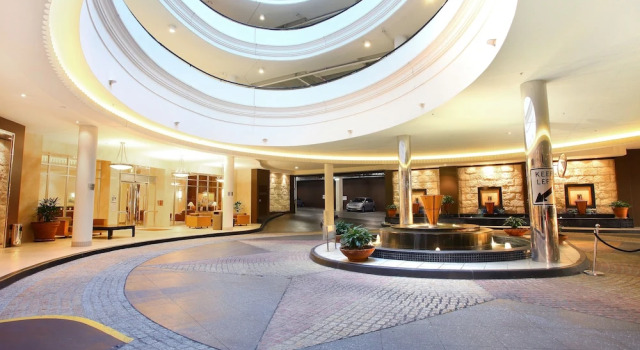 Chevron Renaissance 2 Bedroom Apartment, Забронировать Апартаменты/квартира Отели Голд-Кост с парковкой, рядом с LAN SPA, Парковка