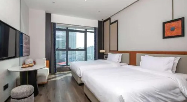Ramada By Wyndham Shaoyang County West, Book Hotel Hoteller i Shaoyang County med parkering, Parkering
