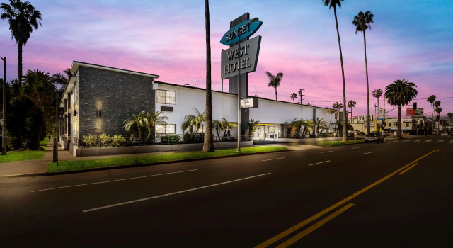 Sunset West Hotel, SureStay Collection By Best Western, Забронировать Отель Отели Лос-Анджелеса с парковкой, рядом с Guinness Museum, Парковка