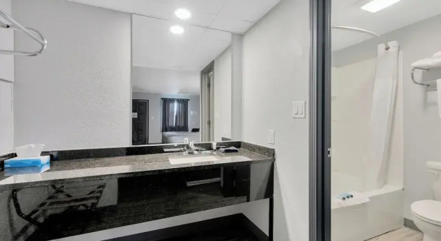 Номер Economy Schmidts Creek Hotel