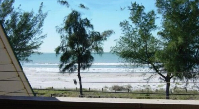 Номер Standard с 2 комнатами с балконом и рядом с пляжем Bird's Nest Beach Townhomes