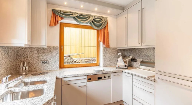 Коттедж с балконом Charming Holiday Home in Maurach am Achensee
