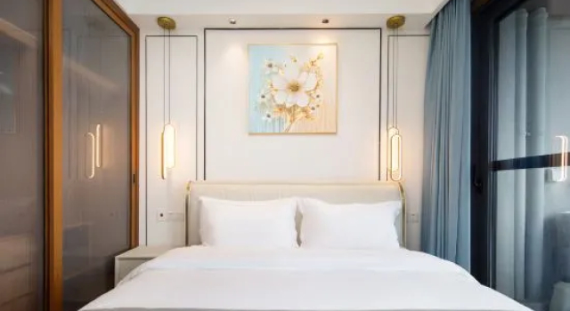 Люкс с 2 комнатами с видом на море Yashe Hotel (Nanshan Tourism Scenic Area Yazhouwan Technology City Branch)