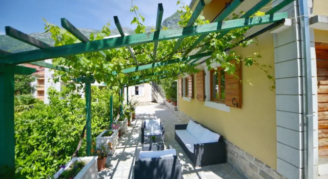 Студия Apartments Risan