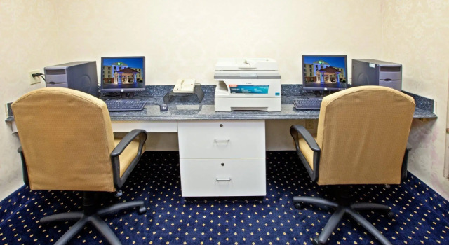 Holiday Inn Express Hotel & Suites Murray, an IHG Hotel, Buchen Sie Hotel Murray Kentucky