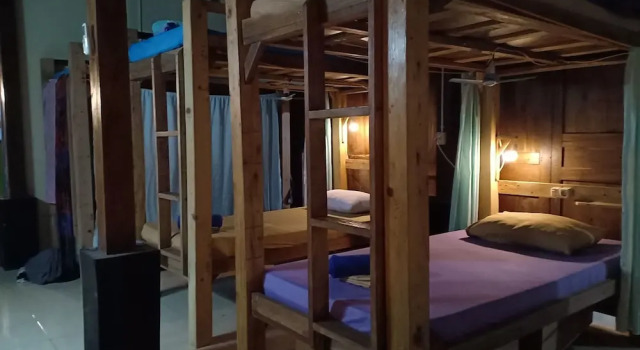 Кровать в общем номере Arjuna Garden Homestay