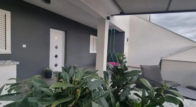 Spacious Apartment in Kastel Novi, Забронировать Апартаменты/квартира Рудин Сплитско-Далматинская жупания