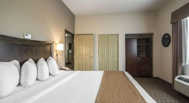 Двухместный люкс c 1 комнатой Quality Inn & Suites Thompson
