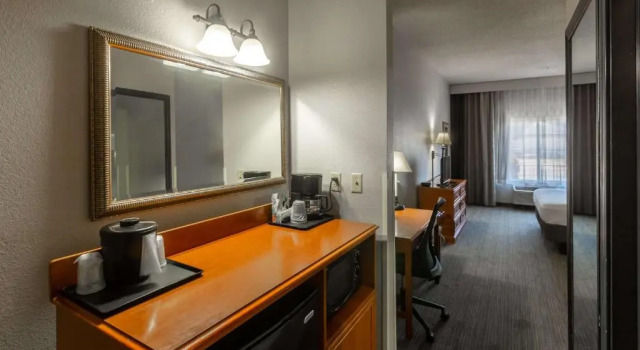 Люкс Country Inn & Suites by Radisson, El Dorado, AR