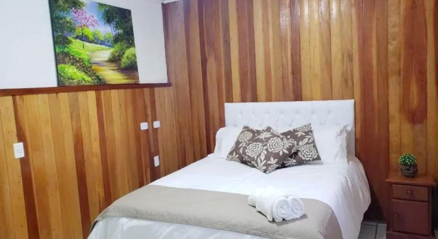 Pousada Casa de Campos Guest House by Concavus, Забронировать Гостевой дом Кампус-ду-Жордан Mantiqueira Mountains, рядом с Imbiri Peak