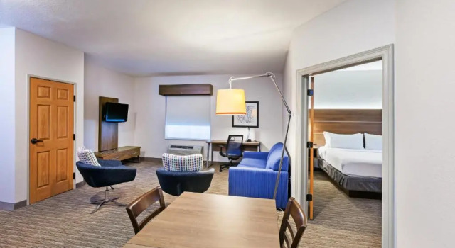 Семейный люкс Holiday Inn Express & Suites Tulsa S Broken Arrow Hwy 51 by IHG